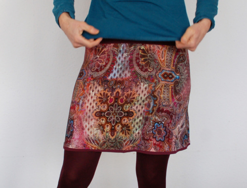 SR8 Sommer-Rock - Paisleymuster pink-weinrot / Bund weinrot